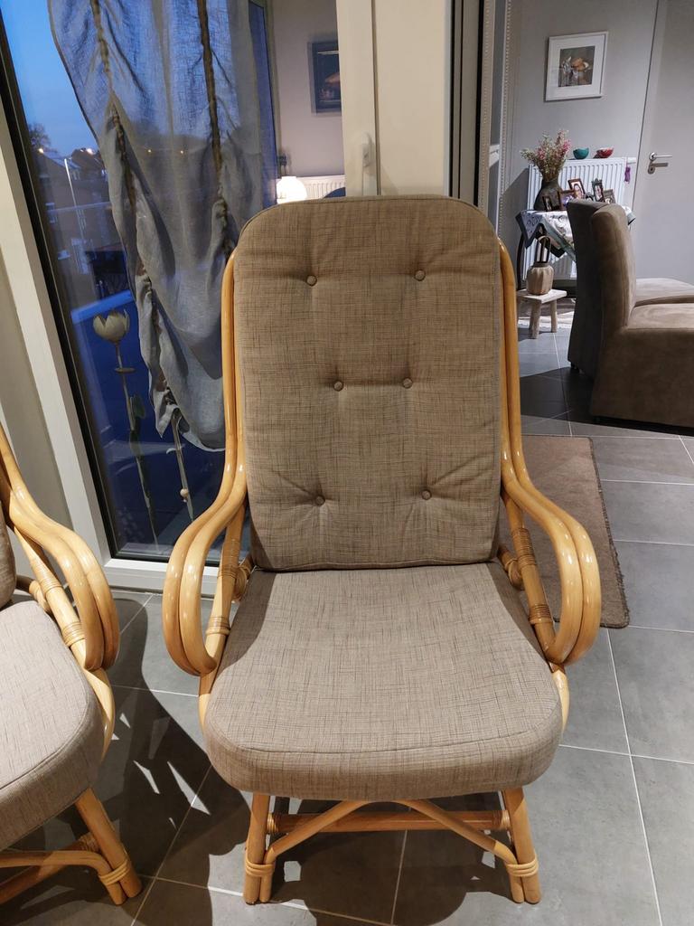 Volledig rotan salon + kussens en tafel., Huis en Inrichting, Zetels | Complete zithoeken, Ophalen, Zo goed als nieuw