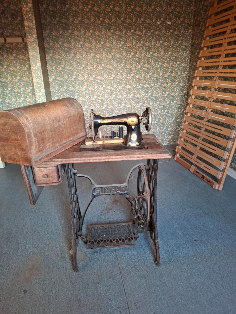 Singer Trapnaaimachine met Houten Kap, Originele Accessoires, Enlèvement