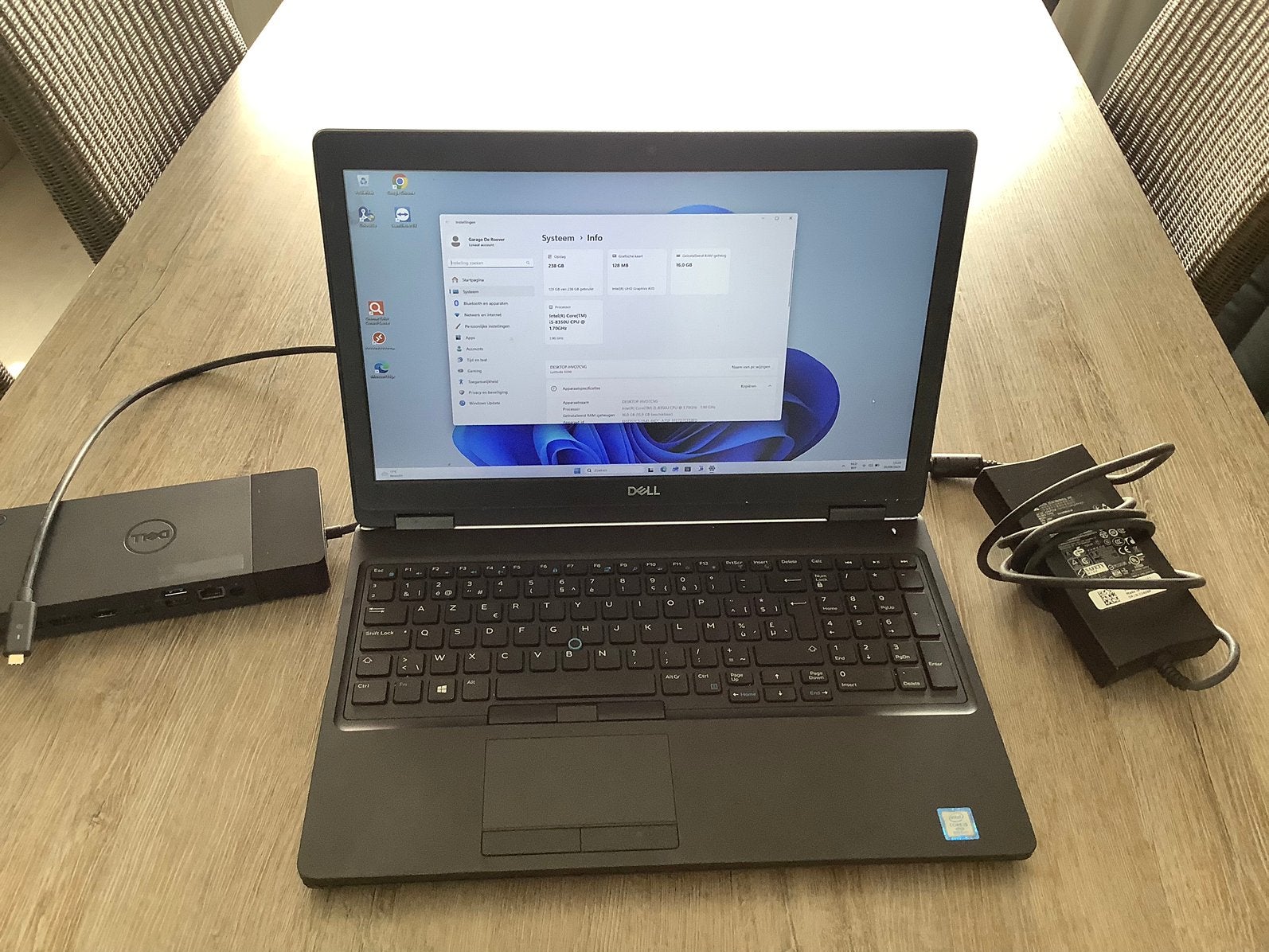 Dell latitude 5590 mer docking in perfecte staat 120€, Enlèvement, Comme neuf, 16 GB, SSD