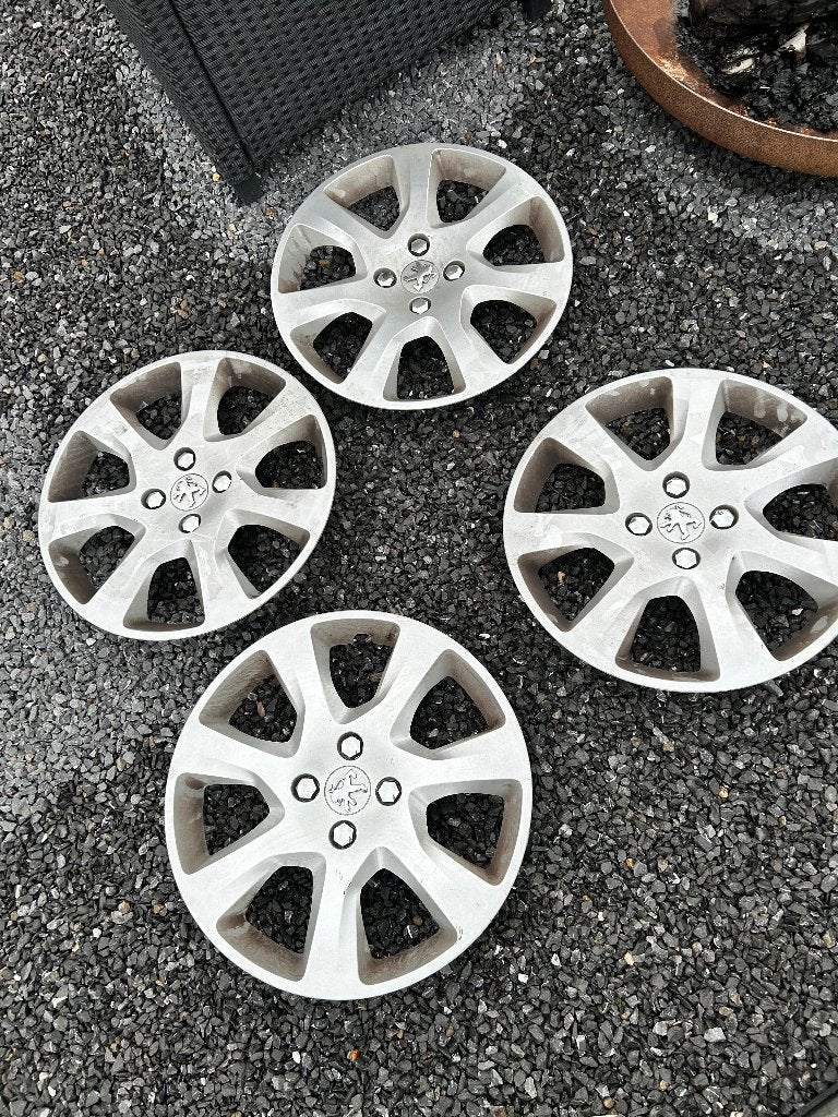 17” Peugeot wieldeksels + Pirelli winterset, Auto-onderdelen, Banden en Velgen, Ophalen, Velg(en), 17 inch, All Season
