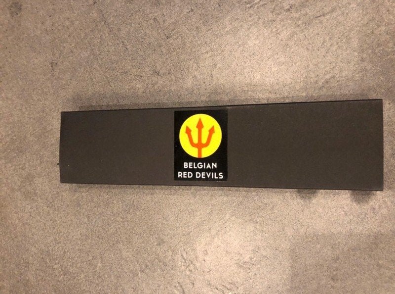 Nieuwe rode duivels val 109 euro ijshorloge van negen voet, Handtassen en Accessoires, Ophalen of Verzenden, Nieuw, Swatch