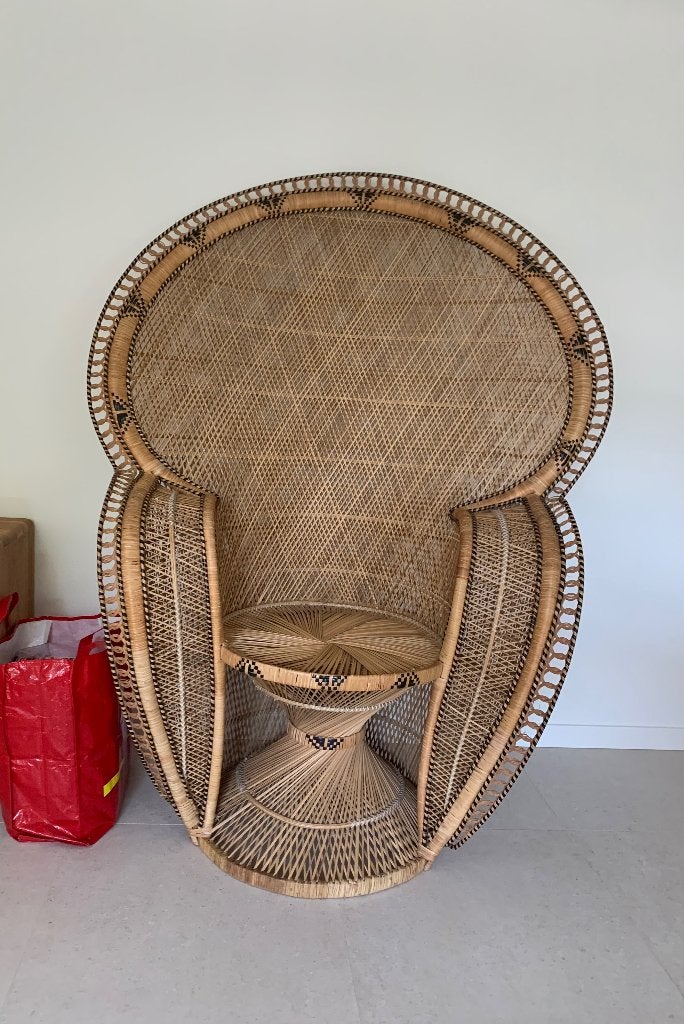 Peacock chair jaren 70, Enlèvement