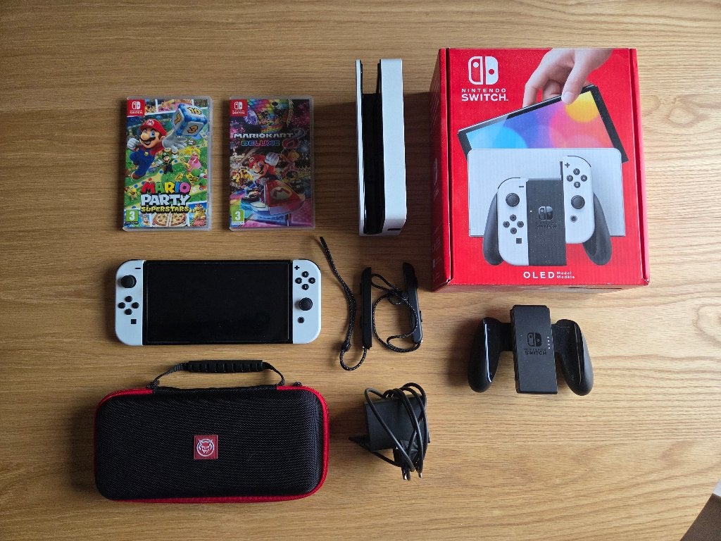 Nintendo Switch OLED + games + accessoires, Games en Spelcomputers, Switch OLED, Met games, Ophalen of Verzenden, Zo goed als nieuw