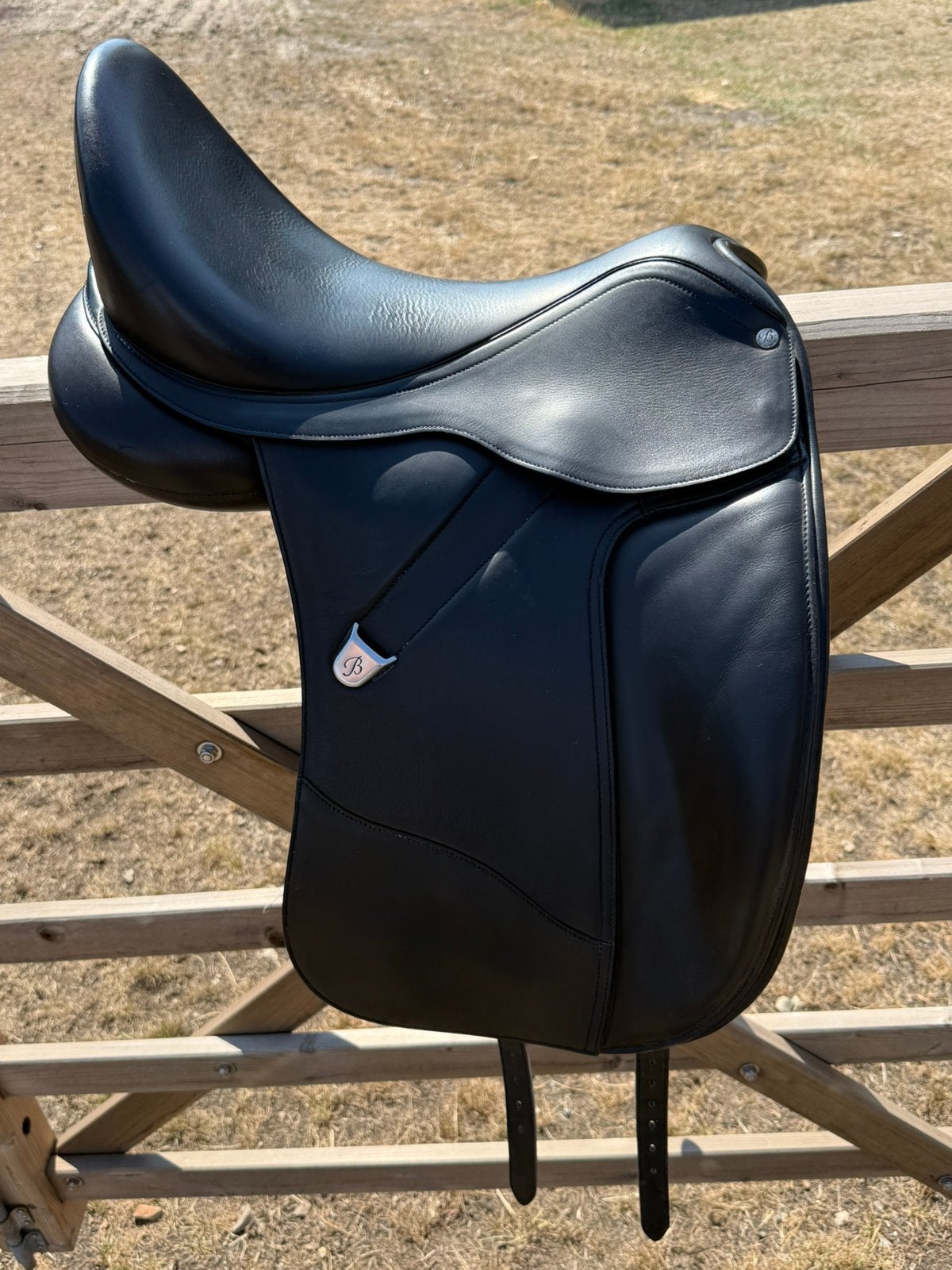 Interessante prijs Bates dressuur zadel nieuwstaat 17.5 inch, Dieren en Toebehoren, Ophalen, L (17.5 inch), Dressuur, Bates