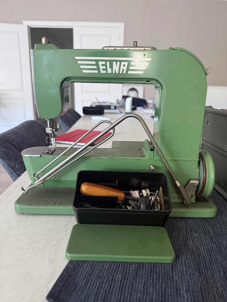 Vintage Elna naaimachine, Antiek en Kunst, Antiek | Naaimachines, Ophalen