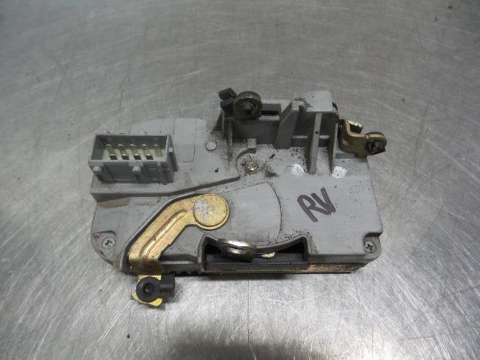 Serrure portière mécanique 2portes droite d'un Peugeot 206, -, 3 mois de garantie, Utilisé, -