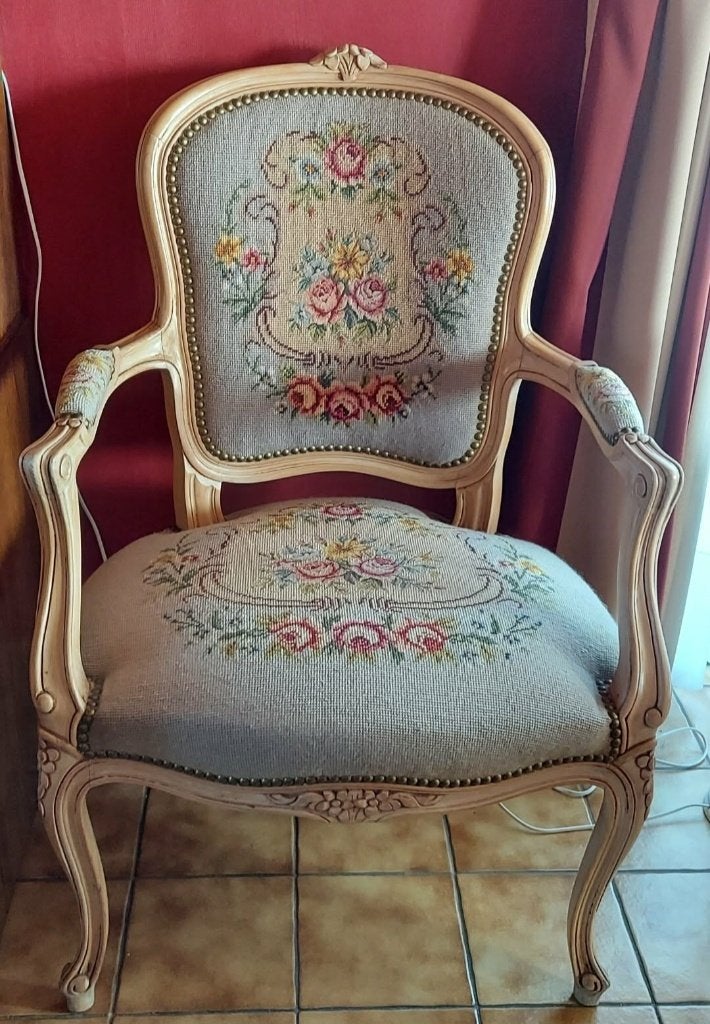 Louis XV stoel met armleuning, Ophalen