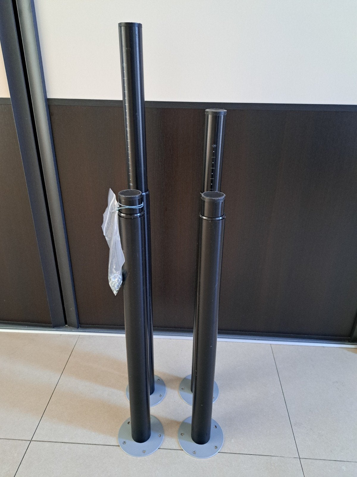 Ikea Olivier pieds réglables en hauteur, Maison & Meubles, Pièces pour table, Enlèvement