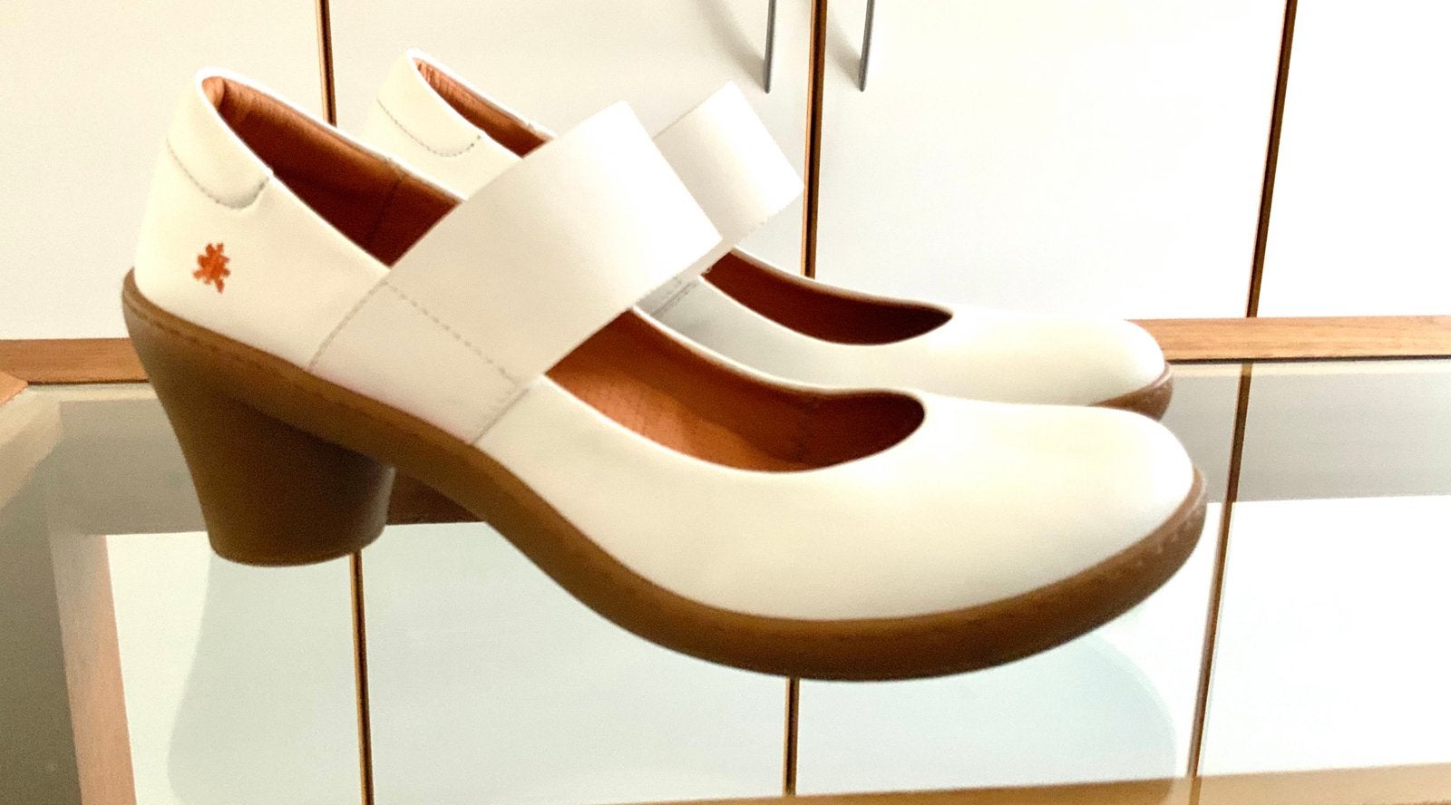 ART jolie chaussures en cuir blanche impeccable confort, Enlèvement, Comme neuf