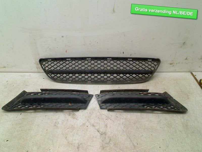 GRILLE ENSEMBLE voorbumper BMW 3 serie (E90) (51117154552), Autos : Pièces & Accessoires, Utilisé, BMW, Petuelring 130
80809  München, DE