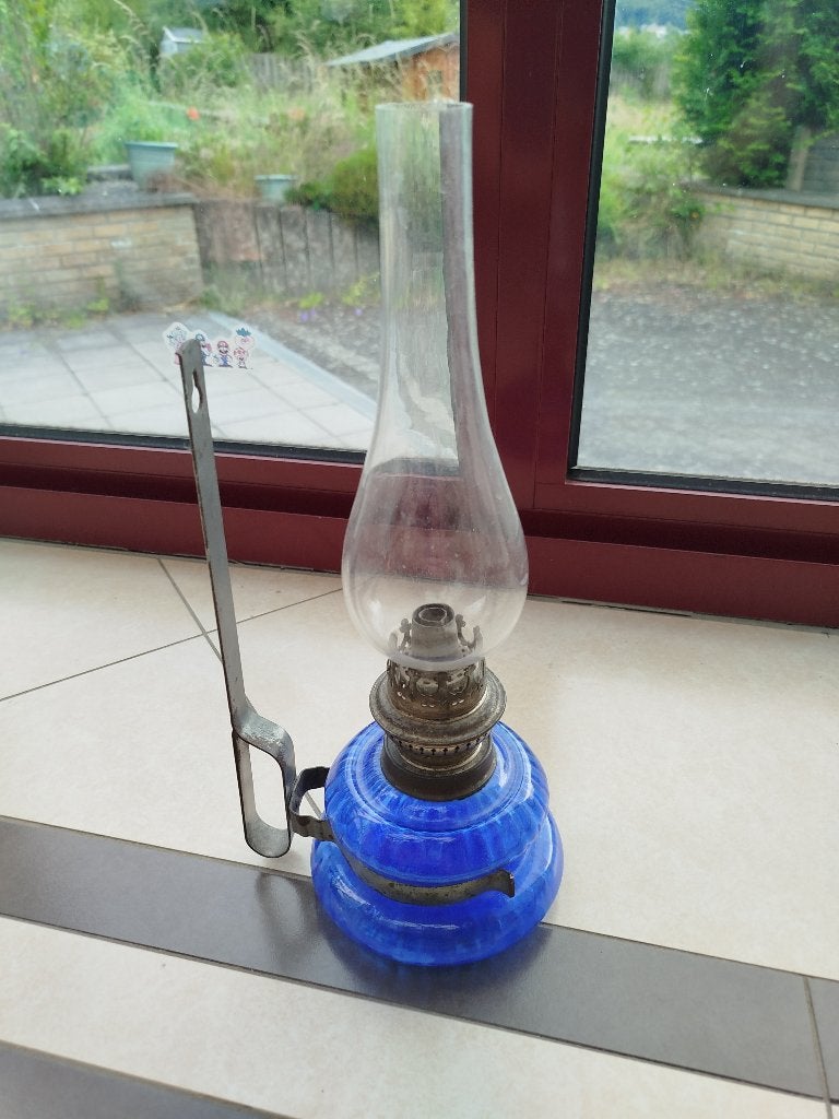 Lampe à pétrole ancienne en verre bleu cobalt, Enlèvement