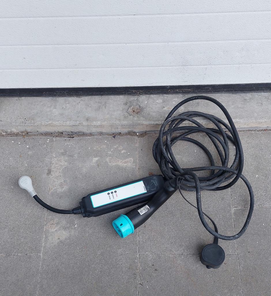 Câble de recharge domestique voiture électrique