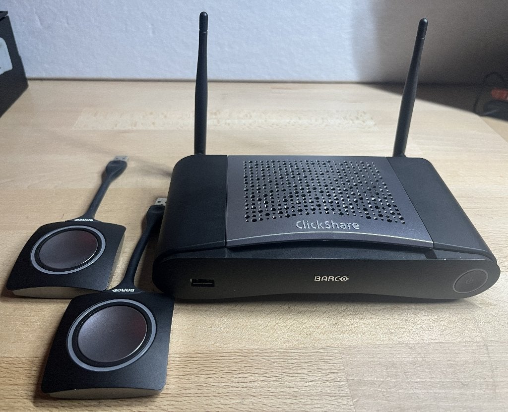 Barco ClickShare CSE-200 + 2 Dongle, Audio, Tv en Foto, Beamers, Ophalen, Zo goed als nieuw, Barco ClickShare