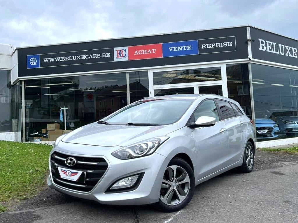 HYUNDAI i30 SW 1.6 CRDi*PDC*REG*CLIM, Autos, Hyundai, https://public.car-pass.be/vhr/eaef8406-9ede-49bd-b5f6-2be6760e2fc5, Argent ou Gris
