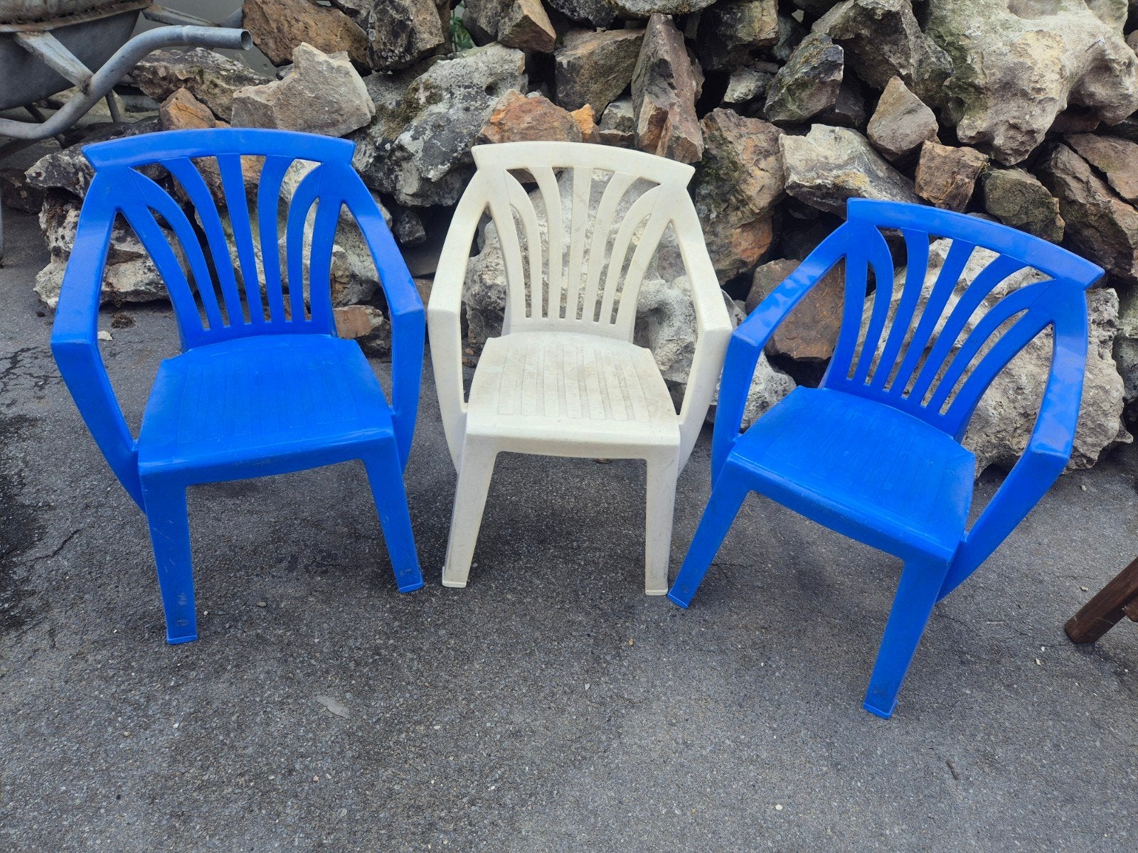 3 peuter stoelen, Enlèvement