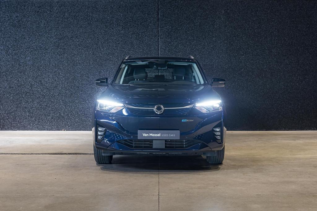 SsangYong Korando e-Motion Bronze 2WD 1A/T CAMERA | CARPLAY, Auto's, 660 min, Stof, Gebruikt, Blauw