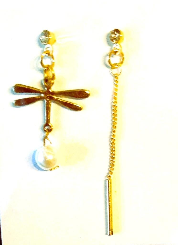 Te koop:Nieuw!Mooie asymmetrische goudkleurige oorbelletjes., Bijoux, Sacs & Beauté, Boucles d'oreilles, Avec pierre précieuse