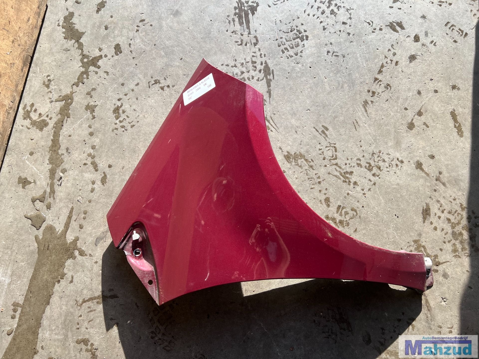 MERCEDES A KLASSE W169 rood 597 Rechts voorscherm 2004-2012, Gebruikt, Mercedes-Benz AG, Mercedes-Benz, Mercedesstrasse 120
70372  Stuttgart, DE