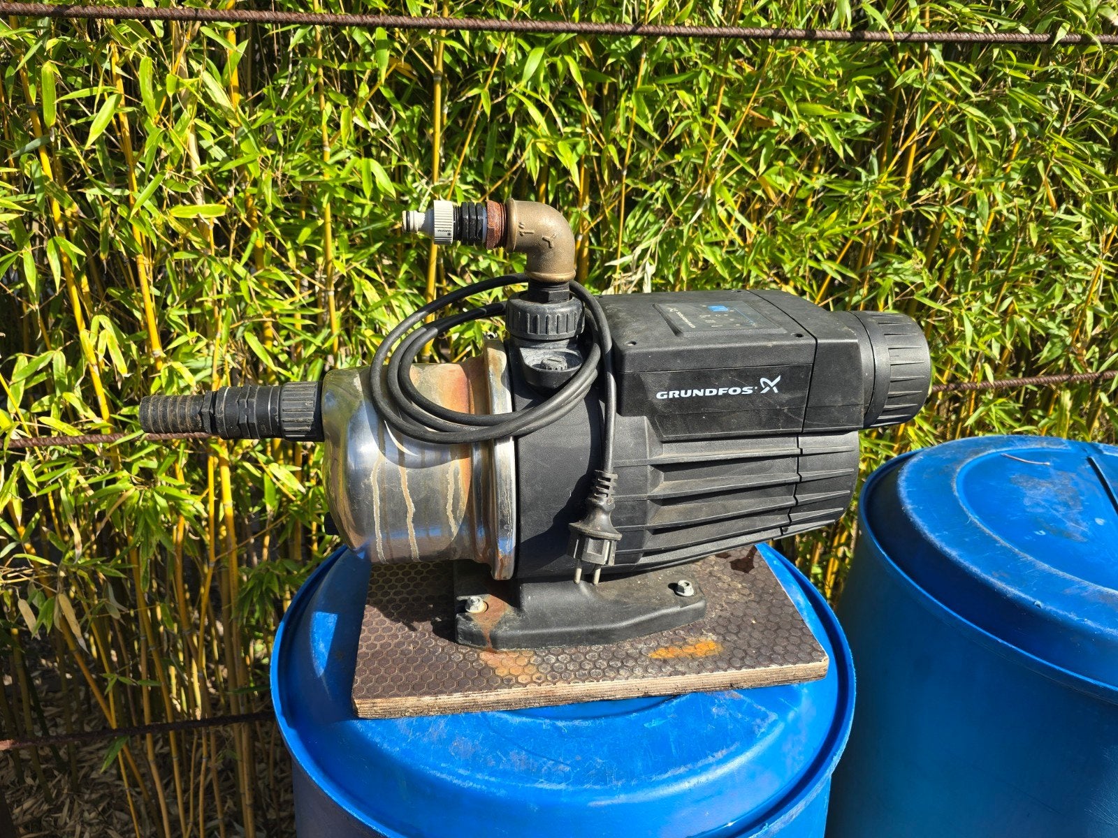 Grundfos waterpomp, Ophalen