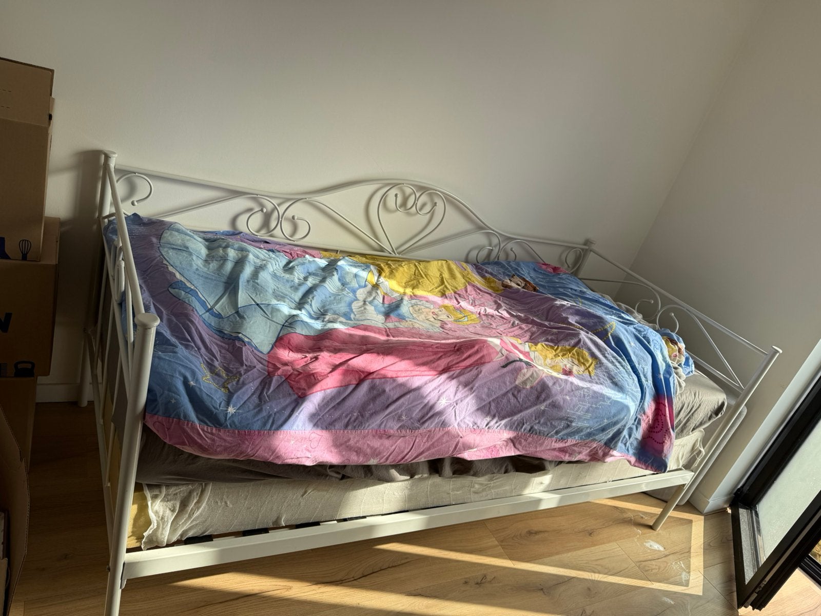 Bed + make-uptafel, Enlèvement, Comme neuf