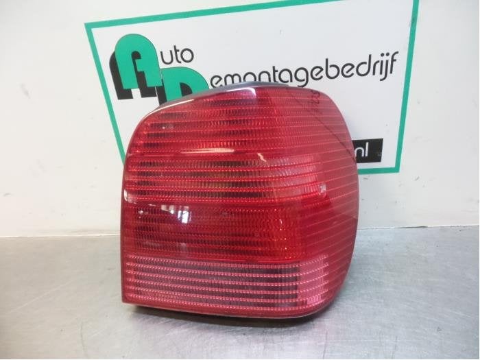 Feu arrière droit d'un Volkswagen Polo (Polo 99-), Volkswagen, -, Utilisé, -