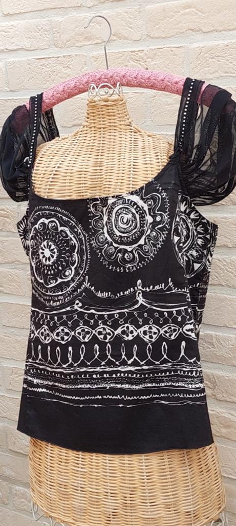 Chic bloesje 46cm van oksel tot oksel, Kleding | Dames, Topjes, Maat 38/40 (M), Zwart, Ophalen of Verzenden, Zo goed als nieuw