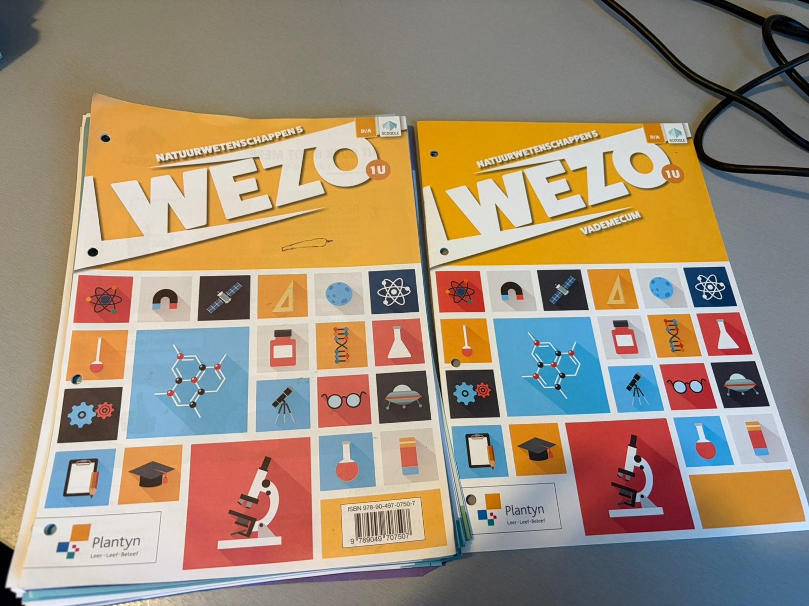 Natuurwetenschappen 5 - Wezo, Ophalen of Verzenden, Zo goed als nieuw
