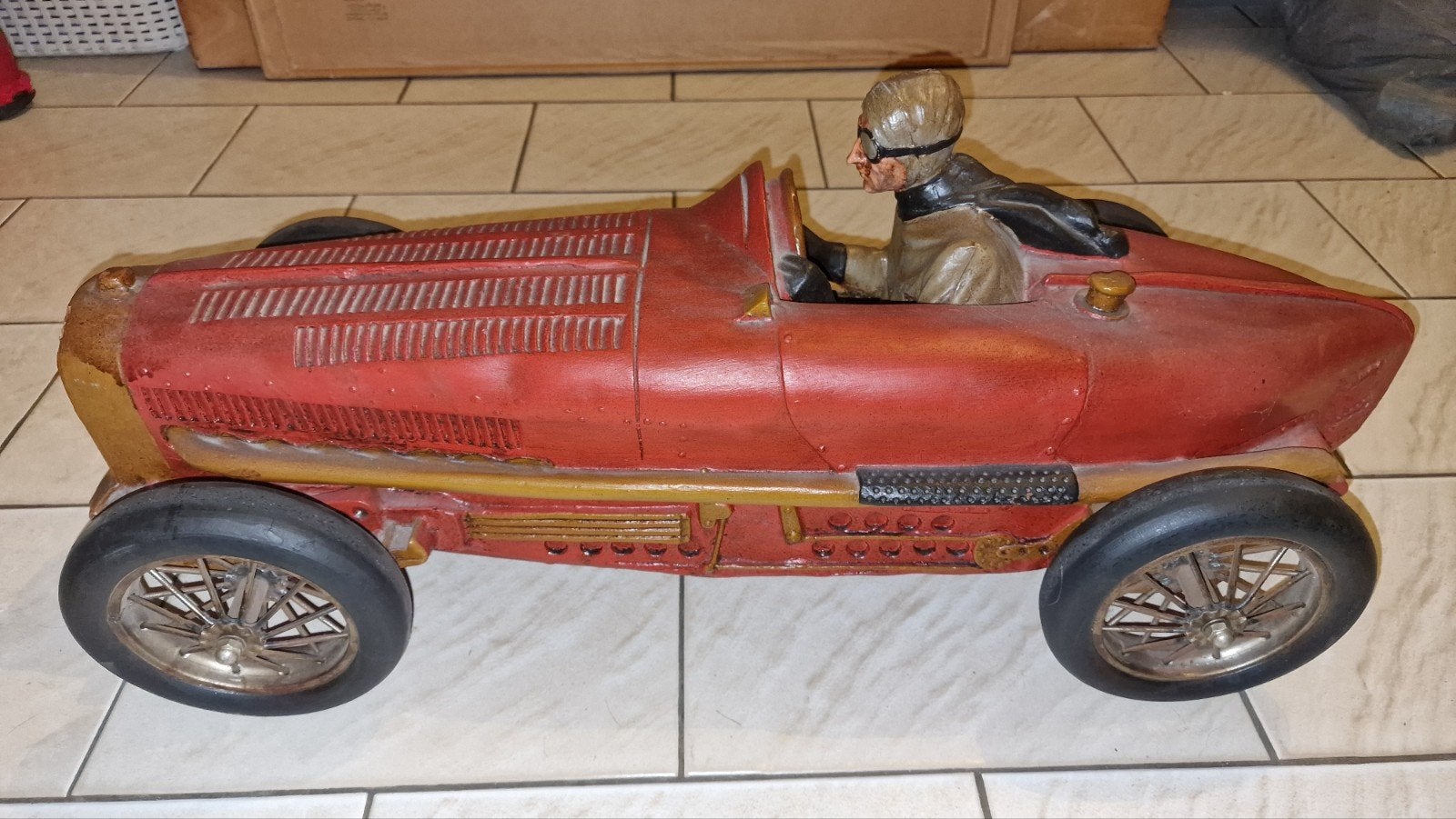 Grande voiture de course vintage avec pilote — modèle décora, Enlèvement
