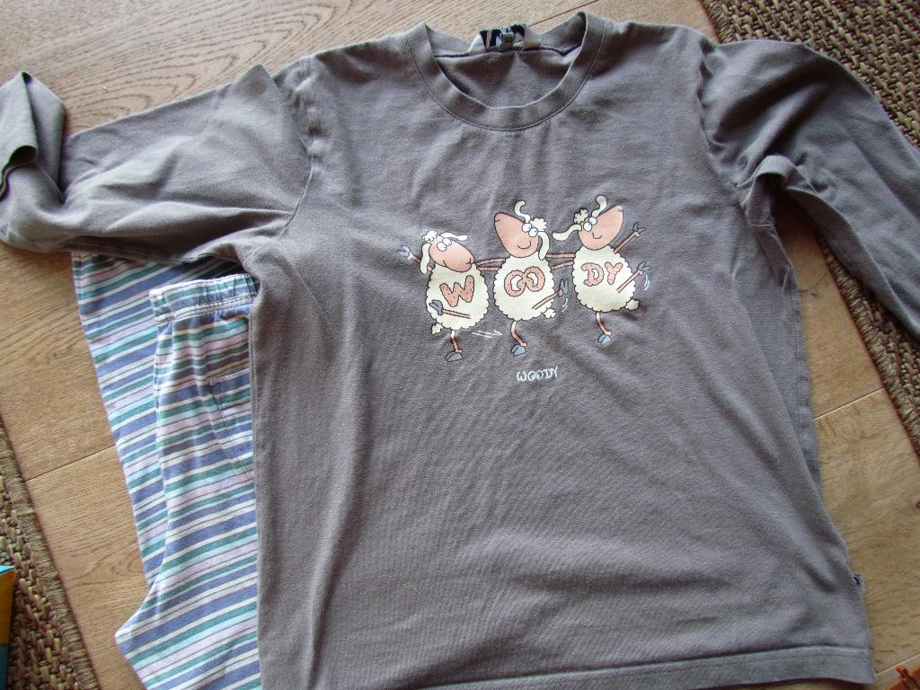 Pyjama Woody taille 140 (10 ans), Garçon, Enlèvement ou Envoi, Vêtements de nuit ou Sous-vêtements, Utilisé