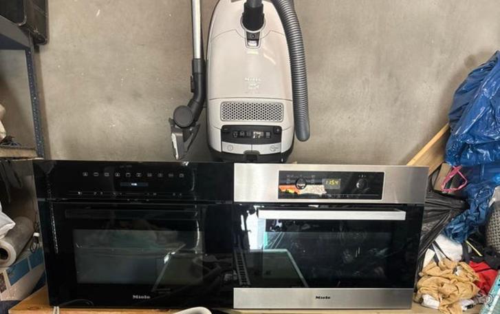 Mooie miele set met een Combimagnetron,oven,en stofzuiger, Enlèvement, Comme neuf