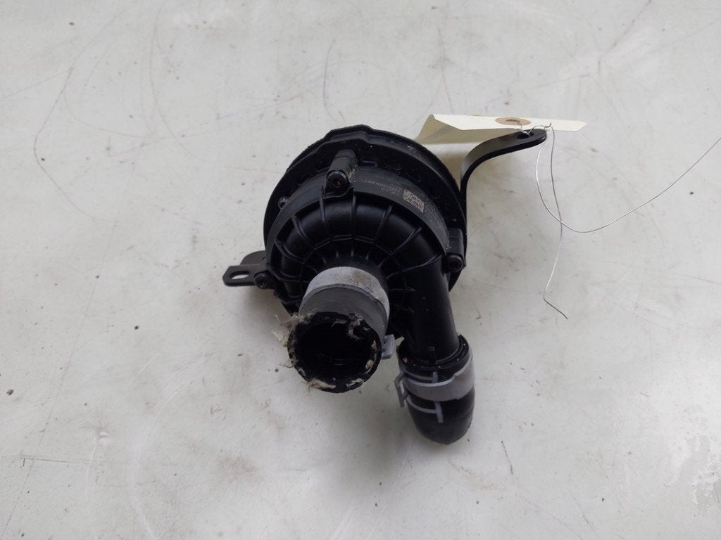 EXTRA WATERPOMP Volkswagen Tiguan (CT1) (|3WA965567|), Robert Bosch AG, Gebruikt, Volkswagen, Robert-Bosch-Allee 1
74232  Abstatt, DE