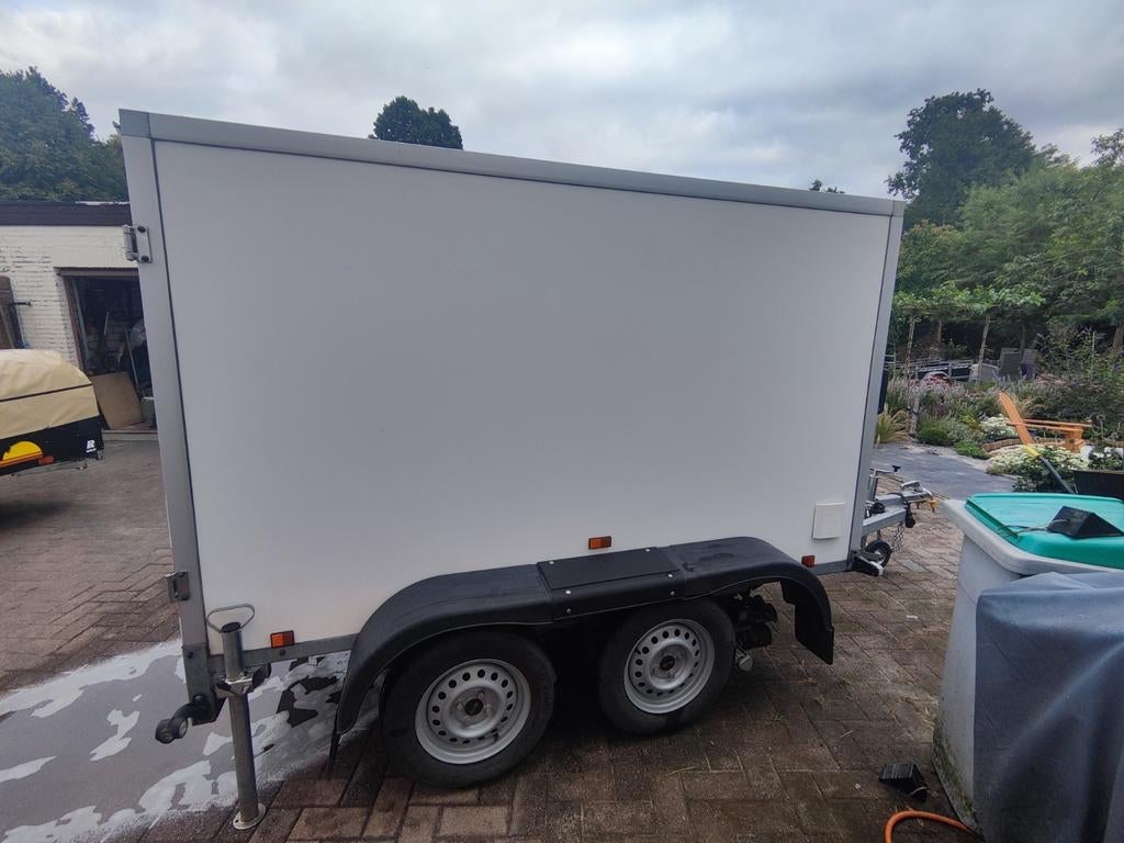Dichte aanhangwagen met mover, Ophalen, Zo goed als nieuw