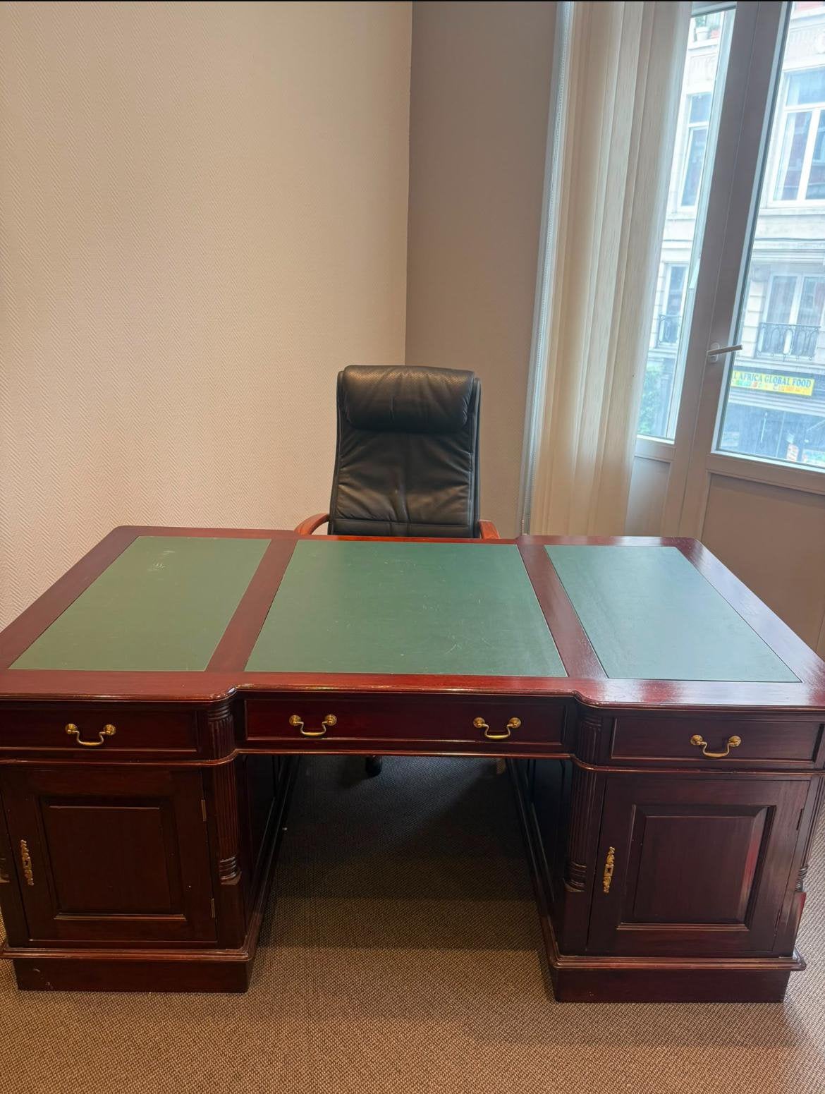 Bureau + chaises + armoires, Enlèvement
