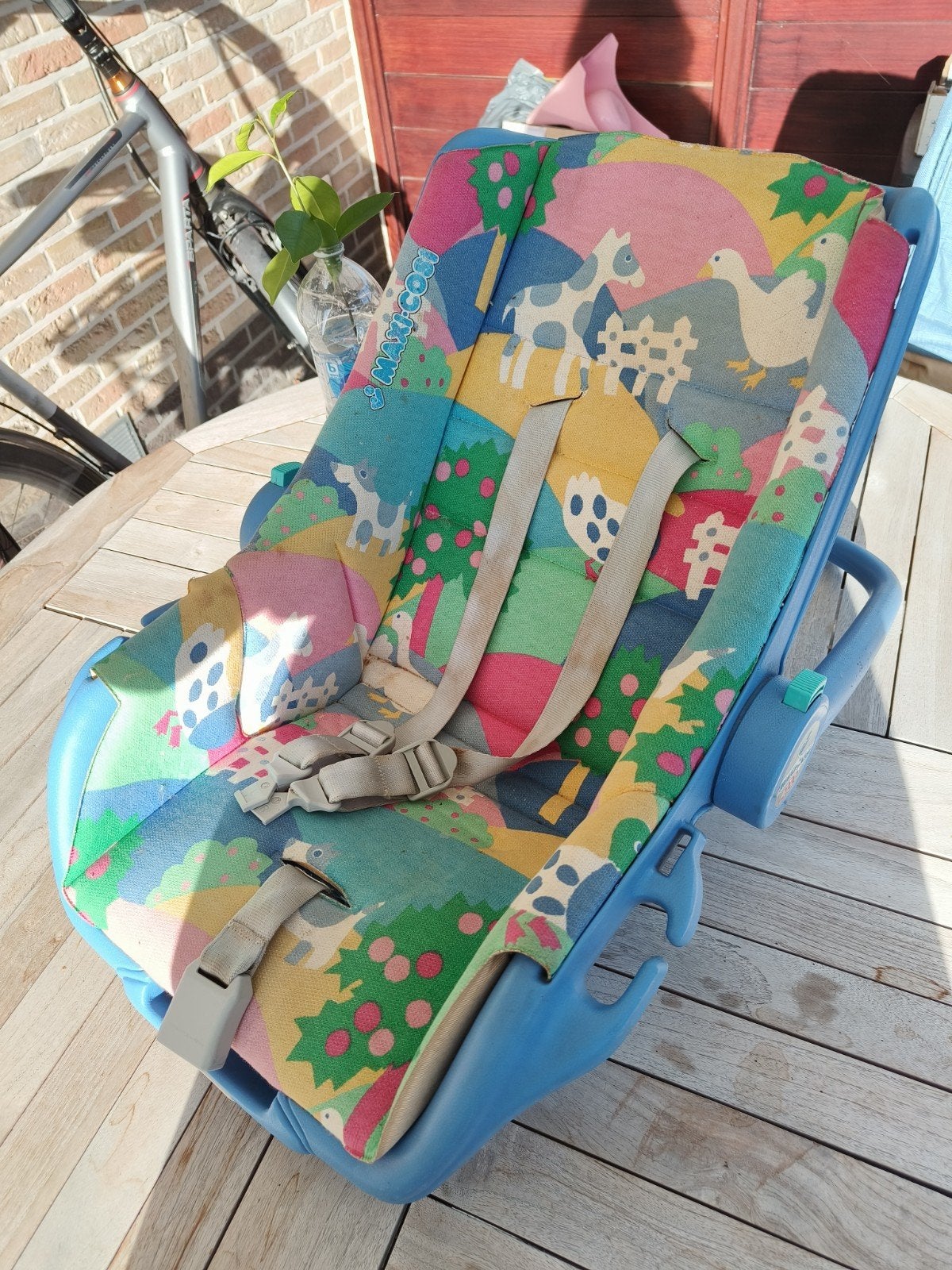 Maxi-cosi coloré, Enfants & Bébés, Porte-bébés & Écharpe porte bébé, Enlèvement, Utilisé, Autres types, Autres marques