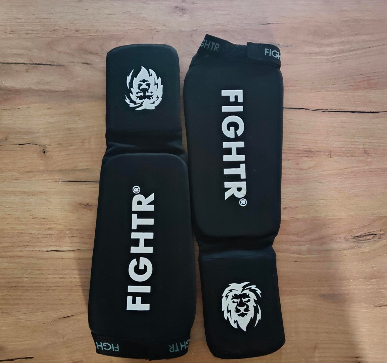 Protège-tibias FIGHTR - État neuf, Sports & Fitness