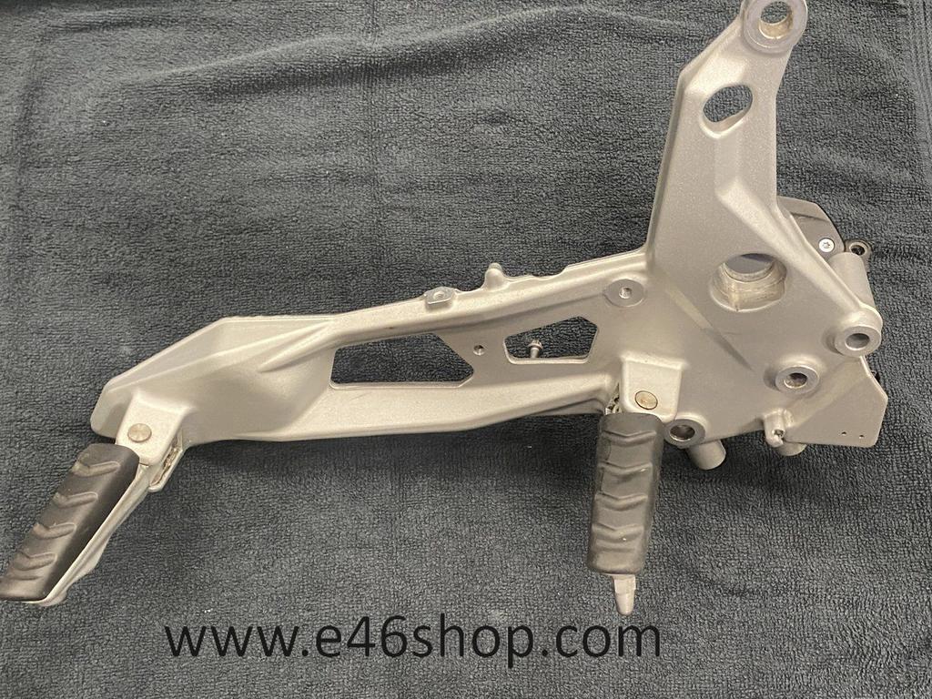VOETSTEUN SCHETSPLAAT RECHTS  BMW F900R OE 46718404012, Motoren, Gebruikt, -, -, Ophalen of Verzenden