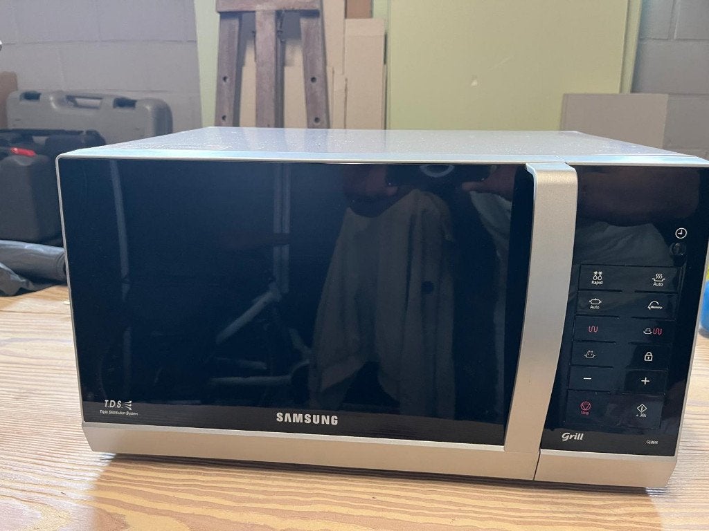 Four à micro-ondes Samsung avec fonction grill, Gril, Comme neuf, Enlèvement, Micro-ondes