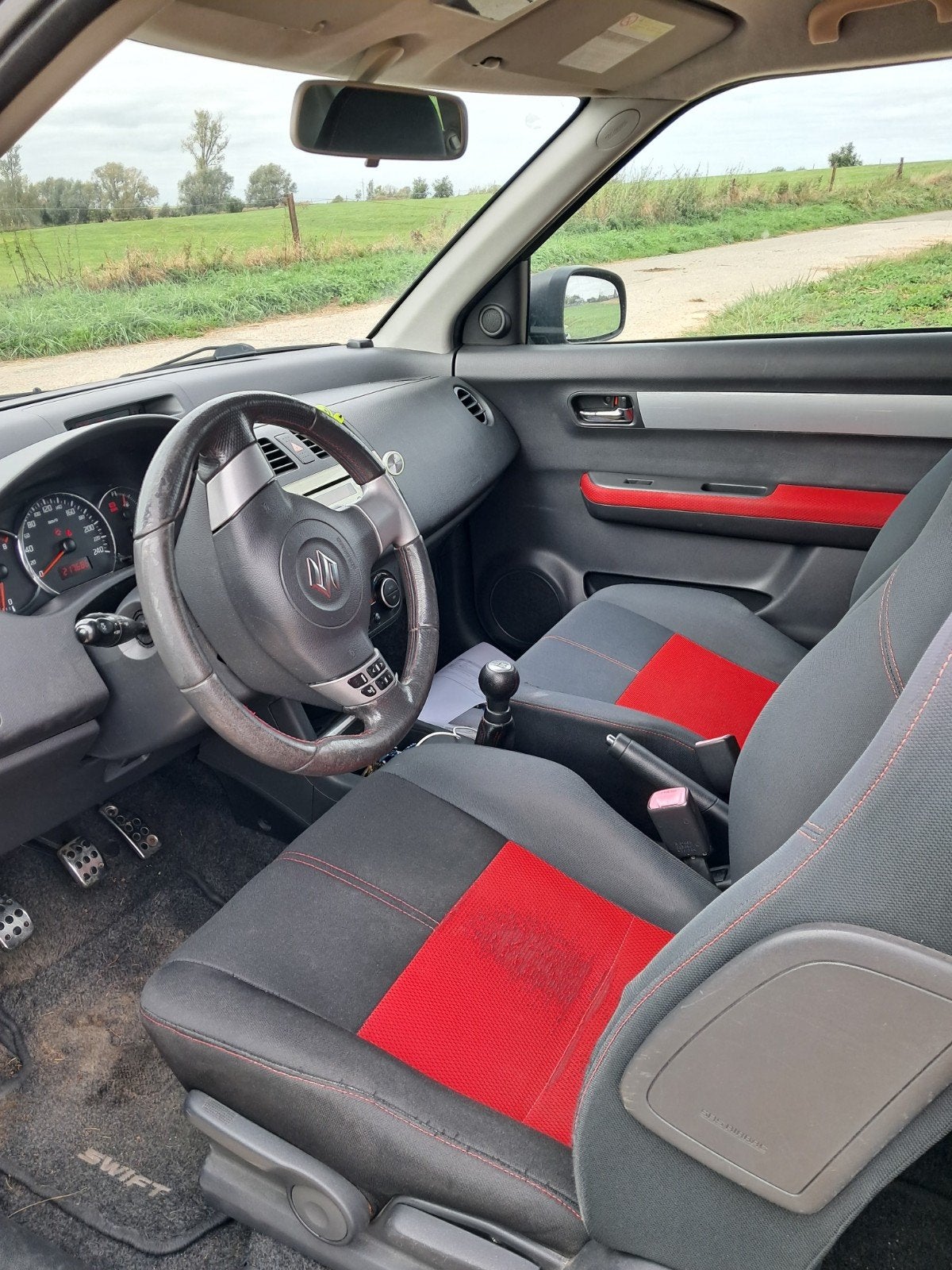 Suzuki swift sport + demande d'immat ok, Auto's, 4 zetels, Stof, 4 cilinders, 1600 cc