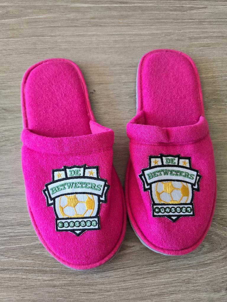 Nieuwe pantoffels maat 38, Vêtements | Hommes, Chaussures, Neuf, Enlèvement ou Envoi, Autres couleurs, Pantoufles