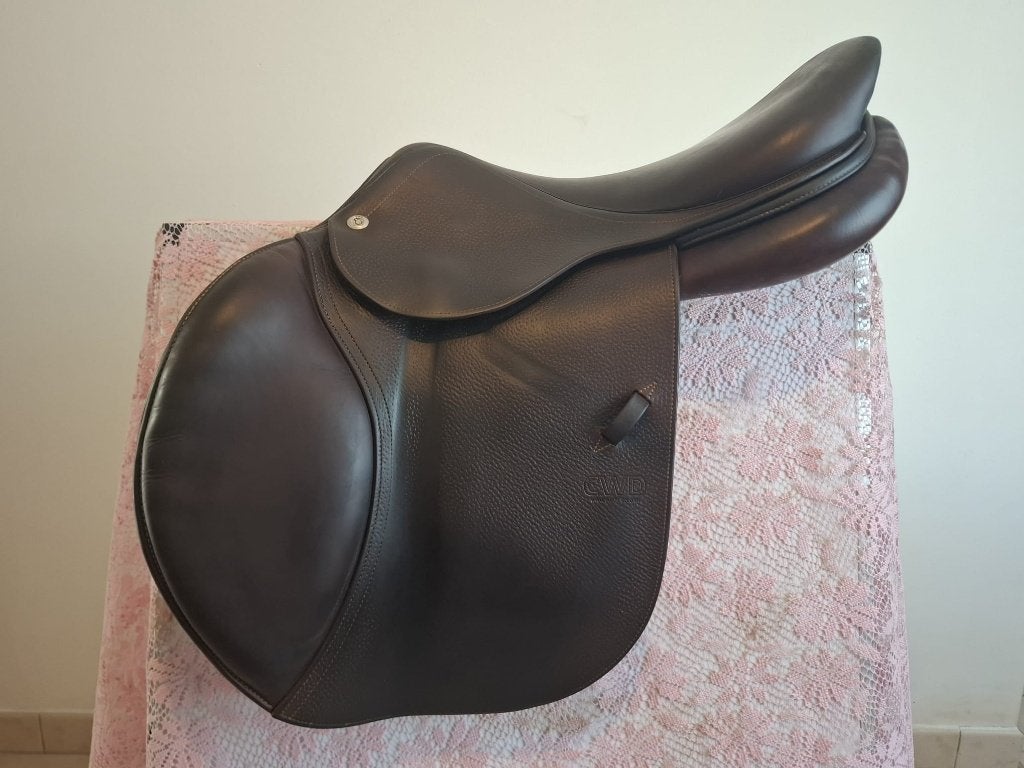 CWD springzadel 17,5 inch in topstaat
