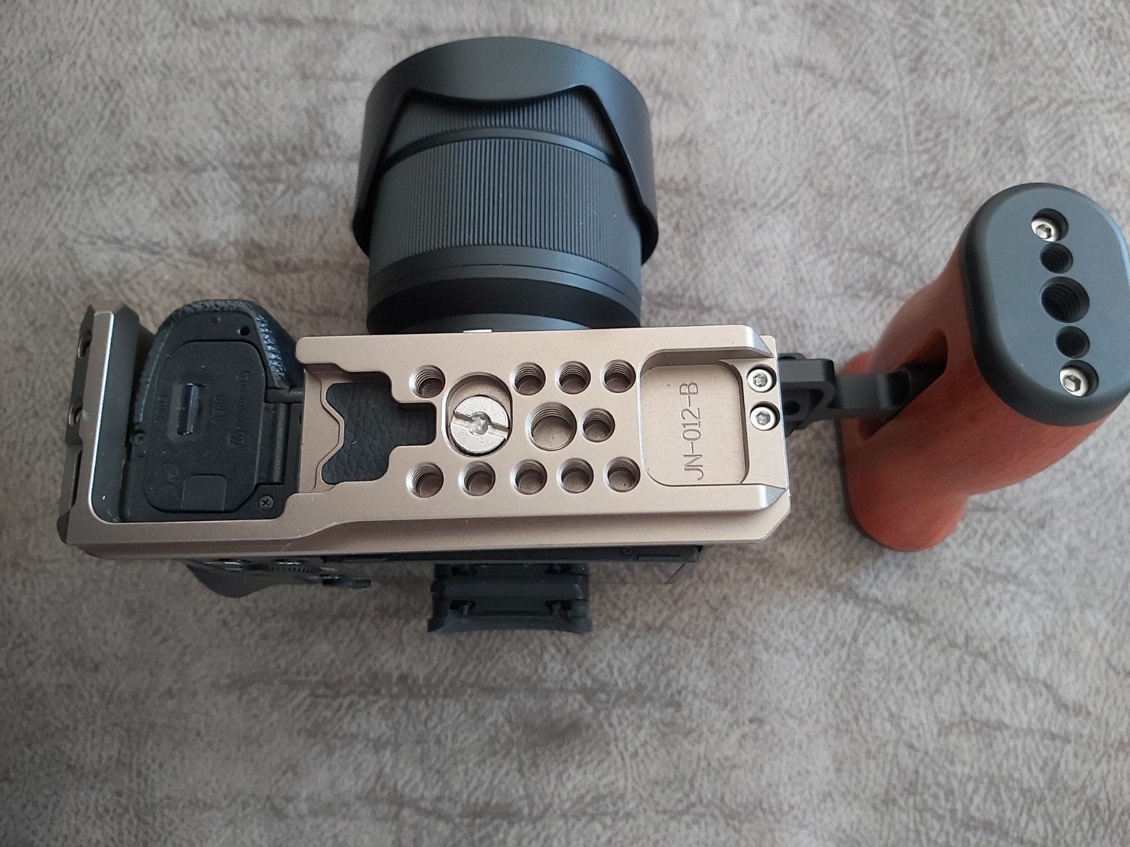 Sony A7 II,Sony Fe 28-70mm lens,anders houten greep, 9789clx, TV, Hi-fi & Vidéo, Pare-soleil, Enlèvement ou Envoi, Comme neuf