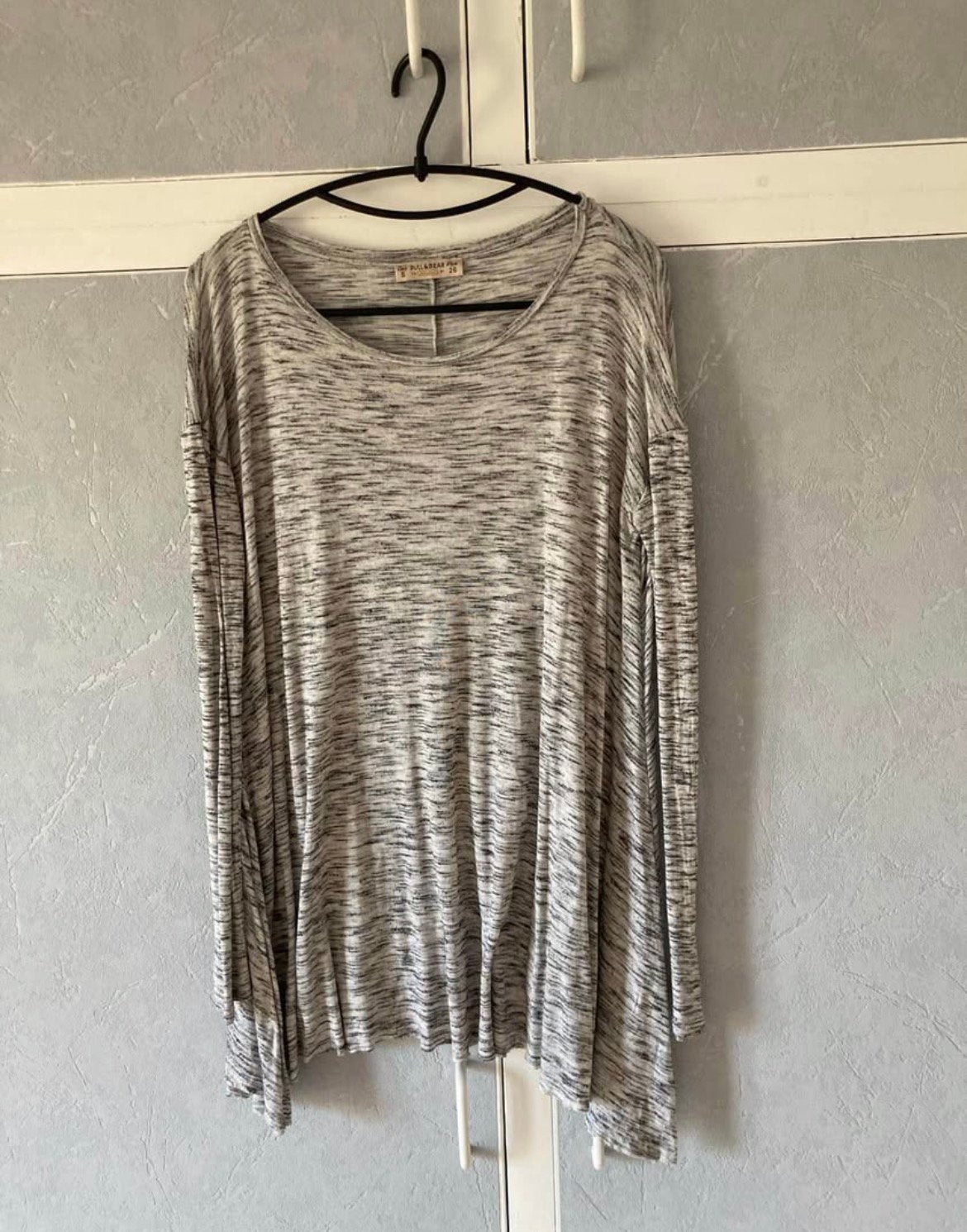 Top longues manches gris Marque: Pull & Bear  Taille S, Vêtements | Femmes, Enlèvement, Comme neuf