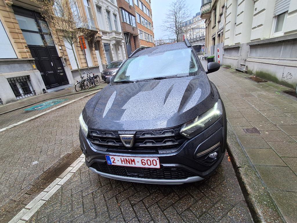 Dacia Jogger 1.0 TCe GPL+Essential 7L Essential Essential à, Autos, Argent ou Gris, Achat, Euro 6, 7 places