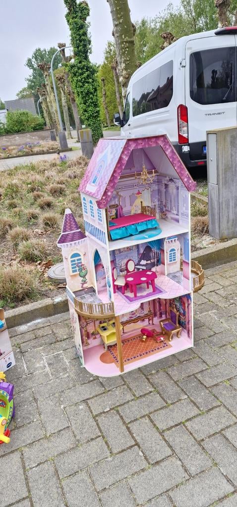 Poppenhuis prinsessenstijl, Ophalen