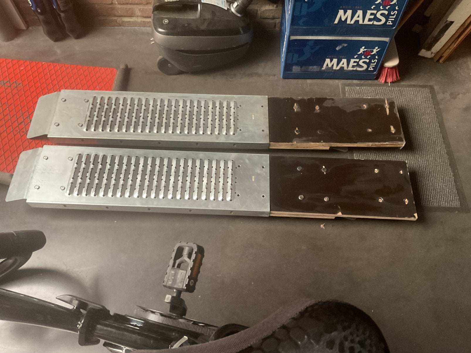 2 oprijplaten, Ophalen