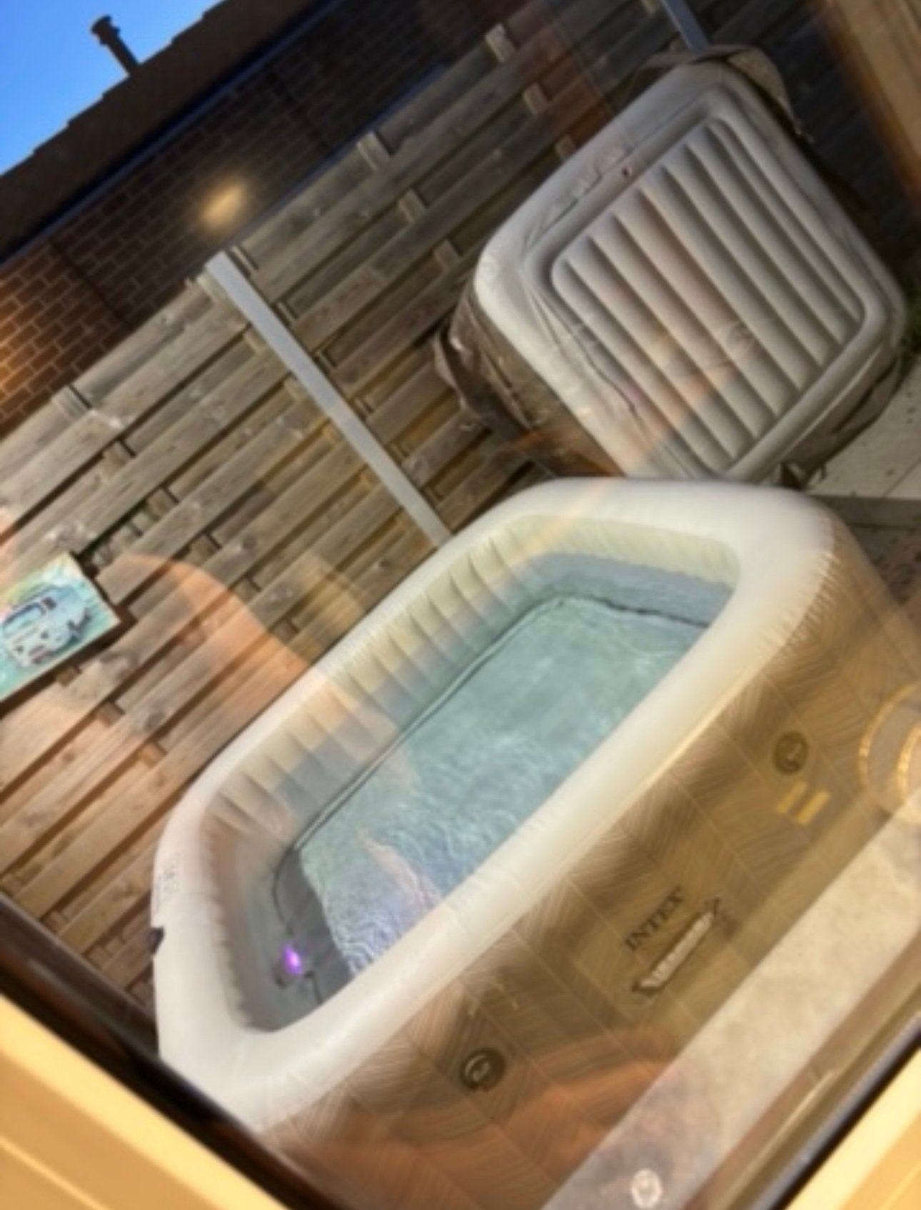 Jaccuzi. Zo goed als nieuw. Nieuwpr. was €649.00 in mei 2026, Enlèvement, Comme neuf, Couverture, Gonflable