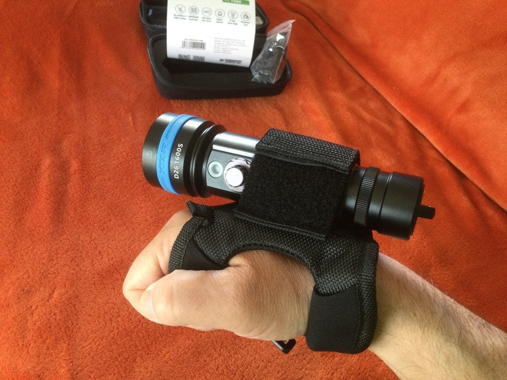Adaptable Soft Goodman Handle for multiple Divelights, Sports nautiques & Bateaux, Enlèvement ou Envoi, Neuf, Lampe de plongée