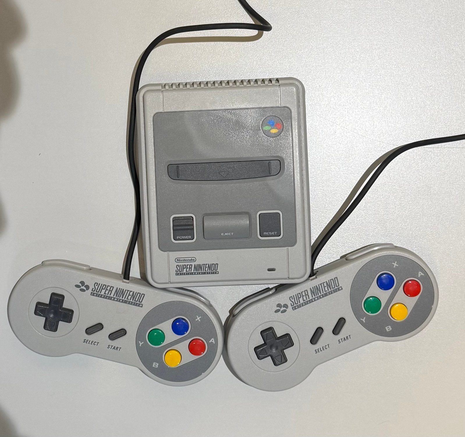Super Nintendo Classic Mini complète boîte + 2 manettes, Consoles de jeu & Jeux vidéo, Envoi, Comme neuf