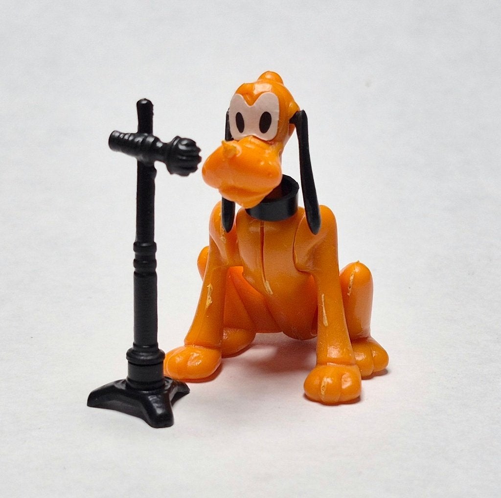 Mickey et Compagnie 1990 Pluto assis avec microphone, Collections, Enlèvement ou Envoi, Utilisé, Figurines