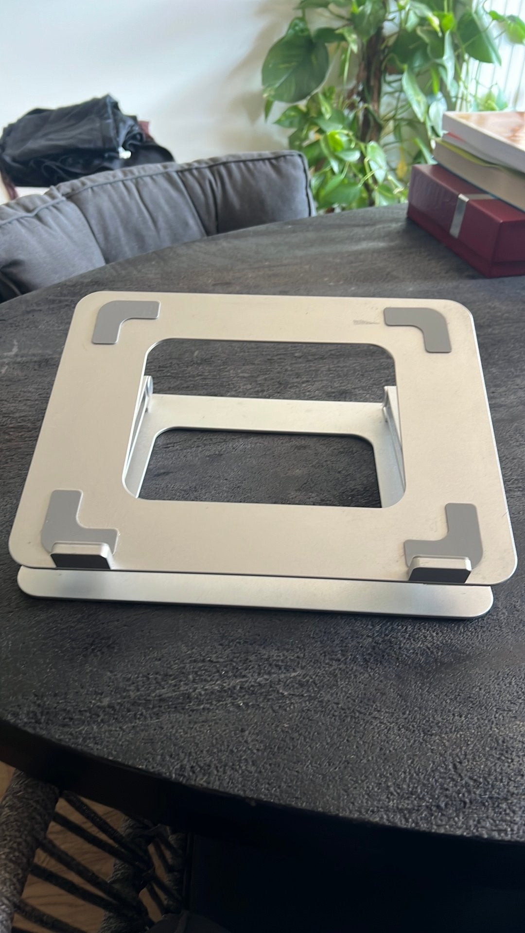 Laptop statief in metaal, Informatique & Logiciels, Supports d'ordinateur portable, Enlèvement, Comme neuf